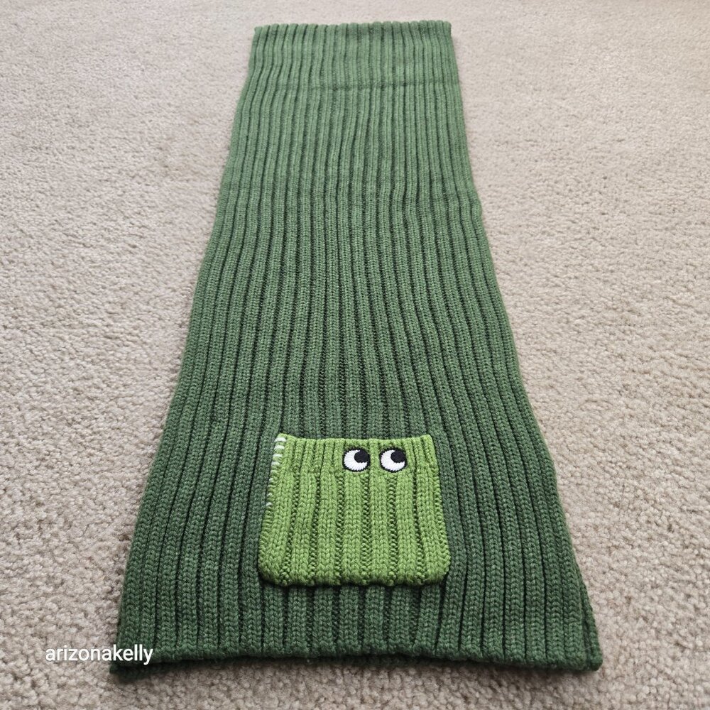 Anya Hindmarch x Uniqlo Heattech Knit Scarf Green - Picture 4 of 7
